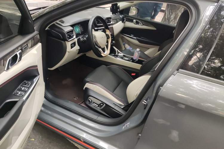 Used Lynk & Co 02 2019 1.5T DCT Two-Wheel Drive Shine Pro Edition China VI Standard Driver Seat