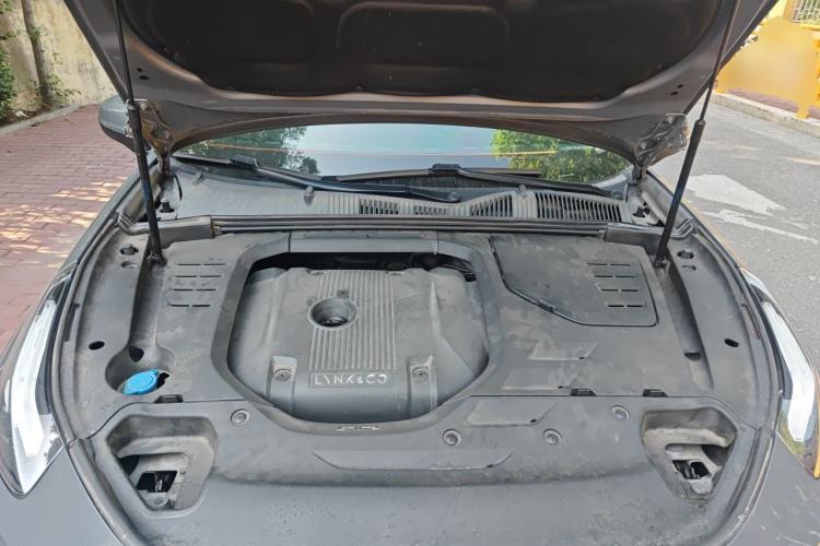 Used Lynk & Co 02 2019 High-Energy Edition 2.0T Automatic Two-Wheel Drive Rugged Version China VI Standard Engine Bay