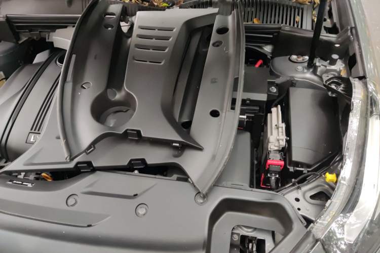 Used Lynk & Co 02 2019 1.5T DCT Two-Wheel Drive Shine Pro Edition China VI Standard Engine Bay Left