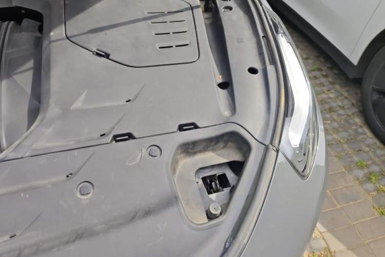 Used Lynk & Co 02 2019 1.5T DCT Two-Wheel Drive Pro Edition China VI Standard Engine Bay Left