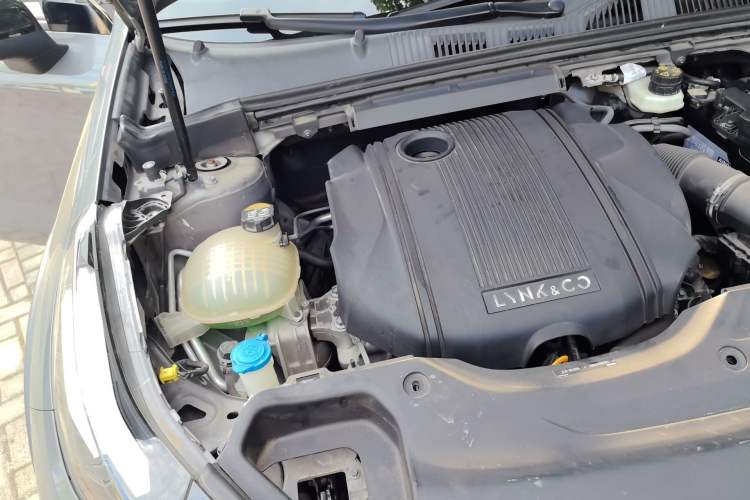 Used Lynk & Co 02 2019 1.5T DCT Two-Wheel Drive Pro Edition China VI Standard Engine Bay Right