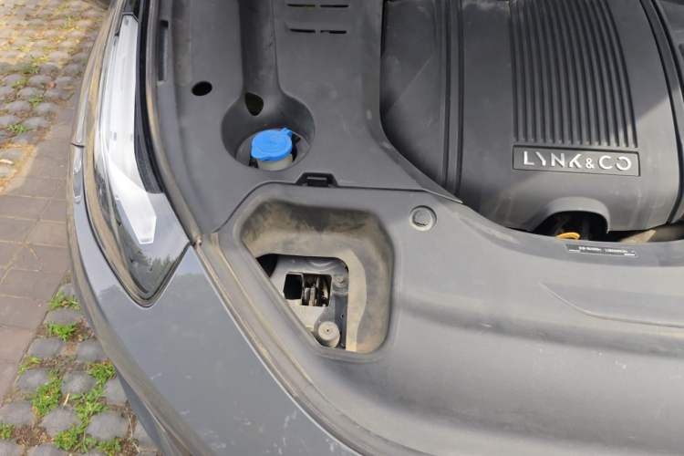 Used Lynk & Co 02 2019 1.5T DCT Two-Wheel Drive Pro Edition China VI Standard Engine Bay Right