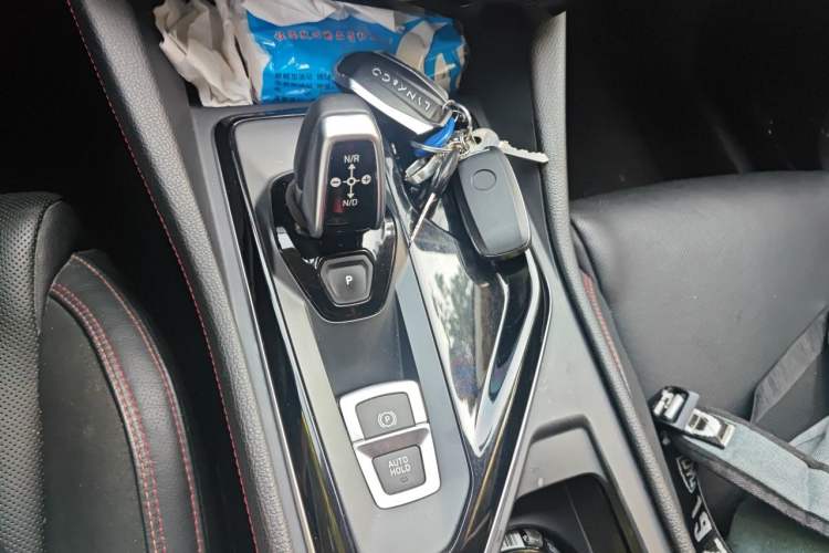 Used Lynk & Co 02 2019 High-Energy Edition 2.0T Automatic Two-Wheel Drive Rugged Version China VI Standard Gear Lever