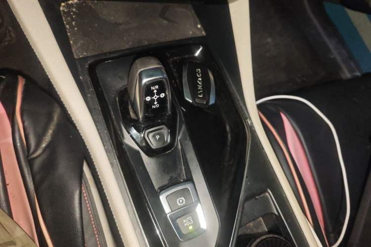 Used Lynk & Co 02 2019 1.5T DCT Two-Wheel Drive Shine Pro Edition China VI Standard Gear Lever