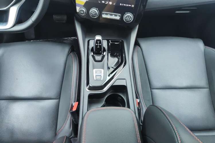 Used Lynk & Co 02 2019 1.5T DCT Two-Wheel Drive Pro Edition China VI Standard Gear Lever