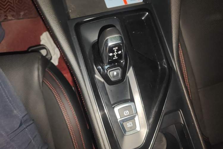 Used Lynk & Co 02 2019 1.5T DCT Two-Wheel Drive Sporty Version China VI Standard Gear Lever