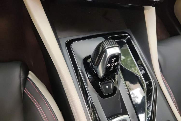 Used Lynk & Co 02 2019 1.5T DCT Two-Wheel Drive Shine Pro Edition China VI Standard Gear Lever