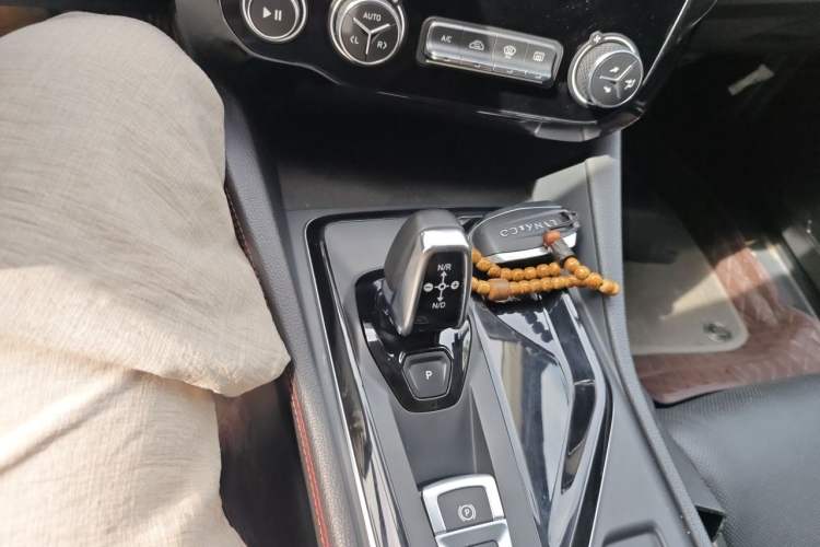 Used Lynk & Co 02 2019 1.5T DCT Two-Wheel Drive Pro Edition China VI Standard Gear Lever