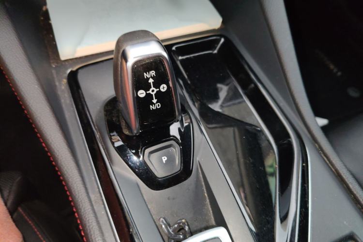 Used Lynk & Co 02 2019 1.5T DCT Two-Wheel Drive Shine Pro Edition China VI Standard Gear Lever