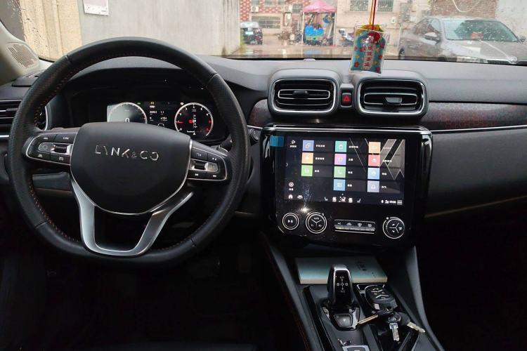 Used Lynk & Co 02 2019 1.5T DCT Two-Wheel Drive Shine Pro Edition China VI Standard Interior 2