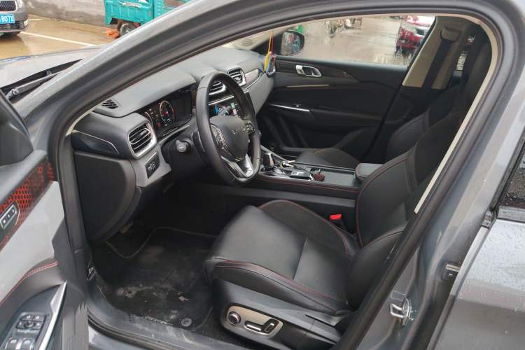 Used Lynk & Co 02 2019 1.5T DCT Two-Wheel Drive Shine Pro Edition China VI Standard Interior 3