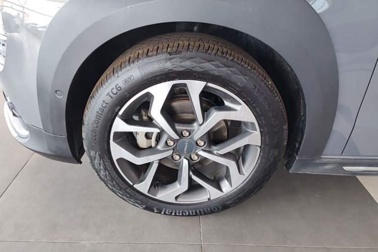 Used Lynk & Co 02 2019 1.5T DCT Two-Wheel Drive Shine Pro Edition China VI Standard Left Front Wheel Hub