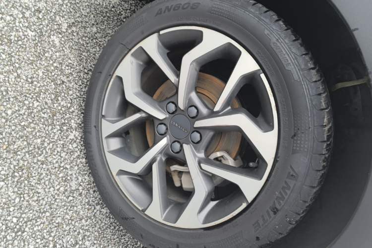 Used Lynk & Co 02 2019 1.5T DCT Two-Wheel Drive Sporty Version China VI Standard Left Front Wheel Hub
