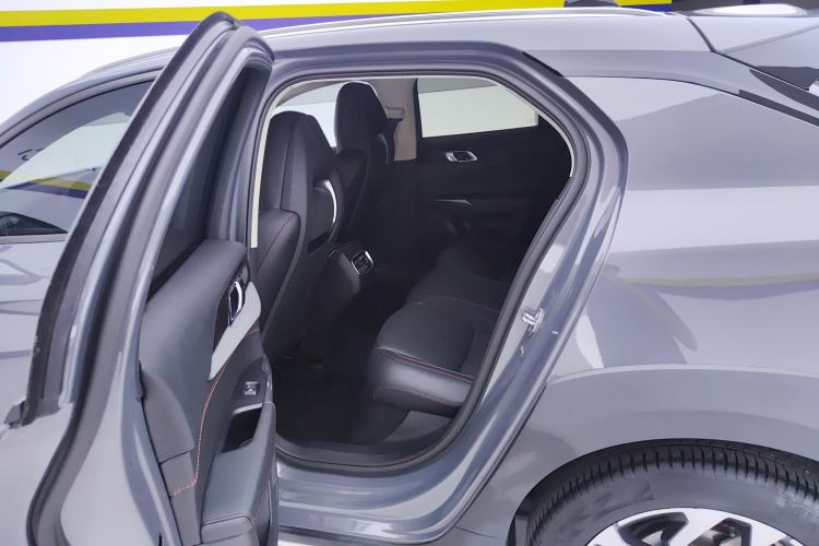 Used Lynk & Co 02 2019 1.5T DCT Two-Wheel Drive Pro Edition China VI Standard Left Rear Seat