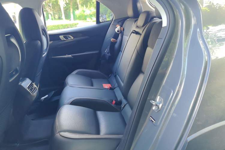 Used Lynk & Co 02 2019 1.5T DCT Two-Wheel Drive Pro Edition China VI Standard Left Rear Seat
