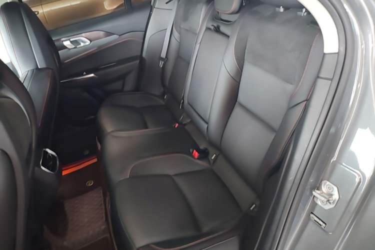 Used Lynk & Co 02 2019 1.5T DCT Two-Wheel Drive Shine Pro Edition China VI Standard Left Rear Seat