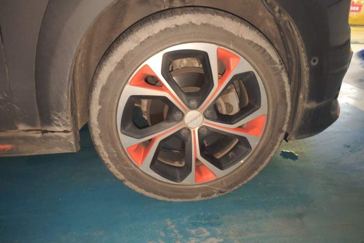 Used Lynk & Co 02 2019 1.5T DCT Two-Wheel Drive Shine Pro Edition China VI Standard Right Front Wheel Hub