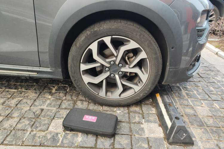 Used Lynk & Co 02 2019 1.5T DCT Two-Wheel Drive Pro Edition China VI Standard Right Front Wheel Hub