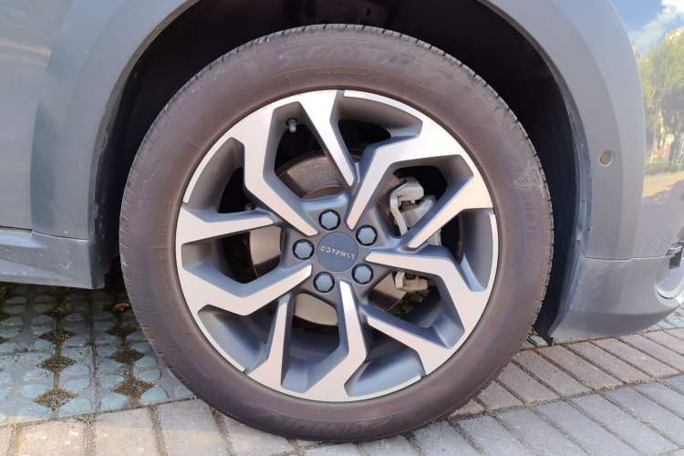Used Lynk & Co 02 2019 1.5T DCT Two-Wheel Drive Pro Edition China VI Standard Right Front Wheel Hub