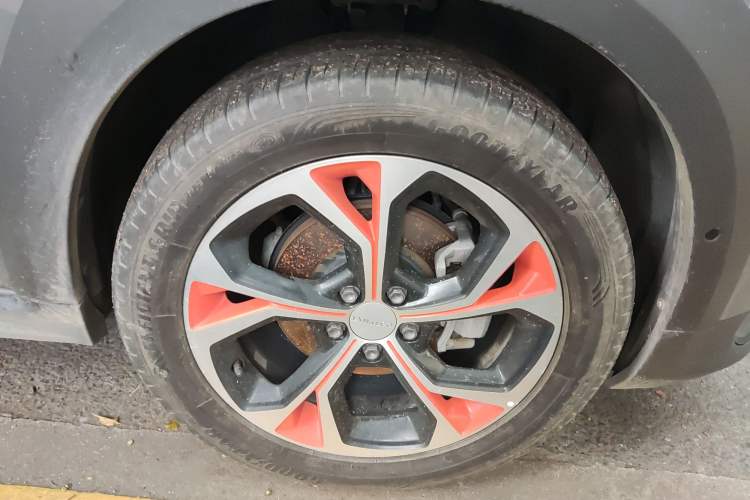 Used Lynk & Co 02 2019 1.5T DCT Two-Wheel Drive Shine Pro Edition China VI Standard Right Front Wheel Hub