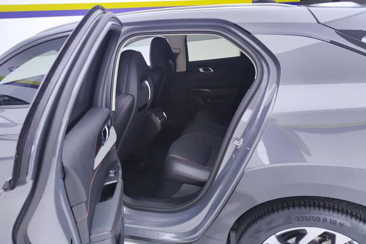 Used Lynk & Co 02 2019 1.5T DCT Two-Wheel Drive Pro Edition China VI Standard Right Rear Seat