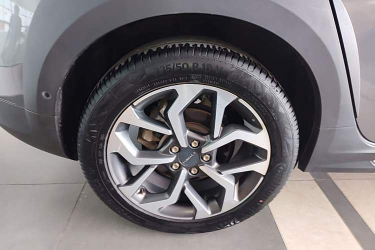 Used Lynk & Co 02 2019 1.5T DCT Two-Wheel Drive Shine Pro Edition China VI Standard Right Rear Wheel Hub