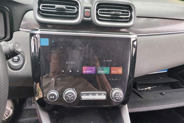 Used Lynk & Co 02 2019 1.5T DCT Two-Wheel Drive Pro Edition China VI Standard Audio And AC Panel