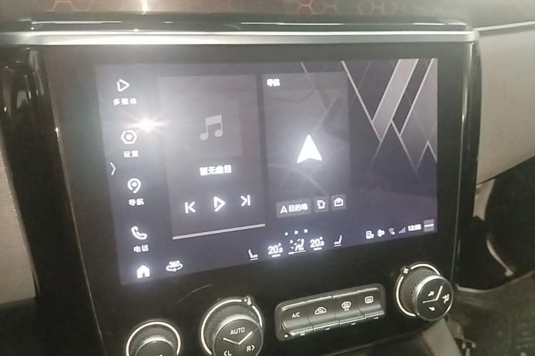 Used Lynk & Co 02 2019 1.5T DCT Two-Wheel Drive Pro Edition China VI Standard Audio And AC Panel