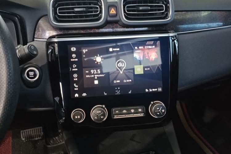 Used Lynk & Co 02 2019 1.5T DCT Two-Wheel Drive Pro Edition China VI Standard Audio And AC Panel