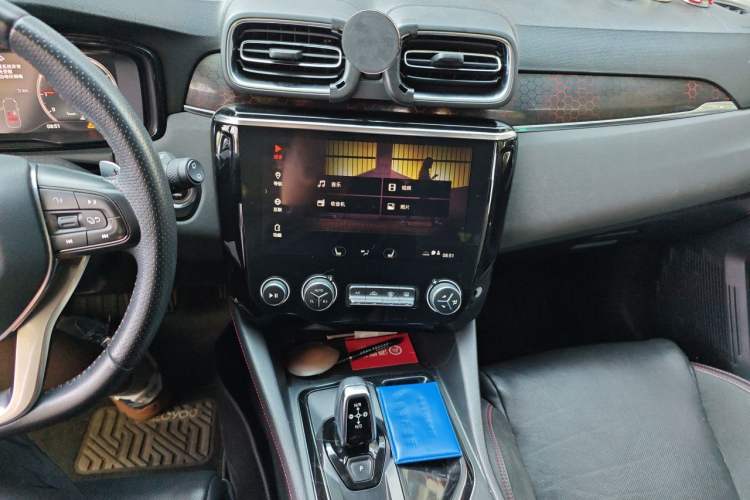 Used Lynk & Co 02 2019 1.5T DCT Two-Wheel Drive Sporty Version China VI Standard Audio And AC Panel