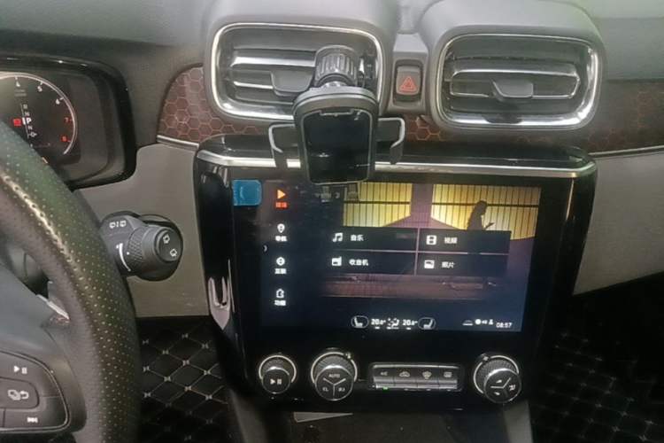 Used Lynk & Co 02 2019 1.5T DCT Two-Wheel Drive Sporty Version China VI Standard Audio And AC Panel