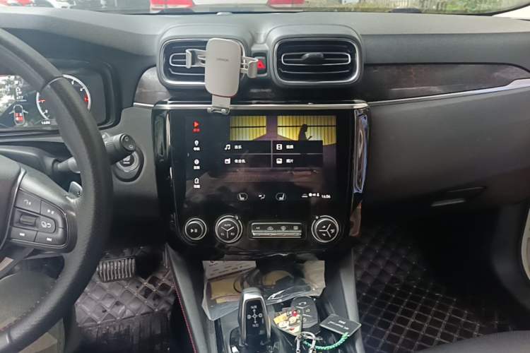 Used Lynk & Co 02 2019 1.5T DCT Two-Wheel Drive Sporty Version China VI Standard Audio And AC Panel
