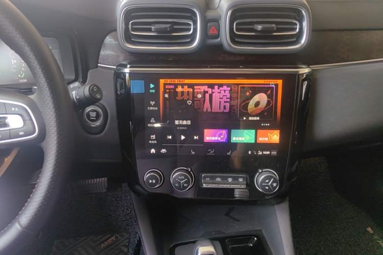 Used Lynk & Co 02 2019 1.5T DCT Two-Wheel Drive Pro Edition China VI Standard Audio And AC Panel