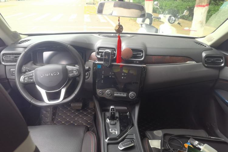 Used Lynk & Co 02 2019 1.5T DCT Two-Wheel Drive Sporty Version China VI Standard Center Console