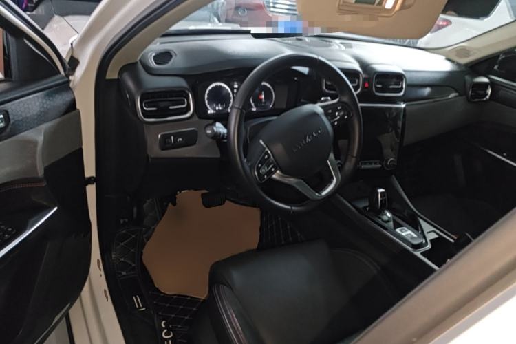 Used Lynk & Co 02 2019 High-Energy Edition 2.0T Automatic Two-Wheel Drive Pro Version China VI Standard Center Console