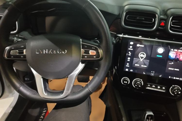 Used Lynk & Co 02 2019 High-Energy Edition 2.0T Automatic Two-Wheel Drive Pro Version China VI Standard Center Console