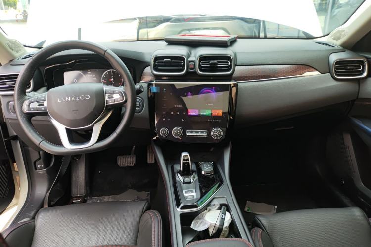 Used Lynk & Co 02 2019 High-Energy Edition 2.0T Automatic Two-Wheel Drive Pro Version China VI Standard Center Console