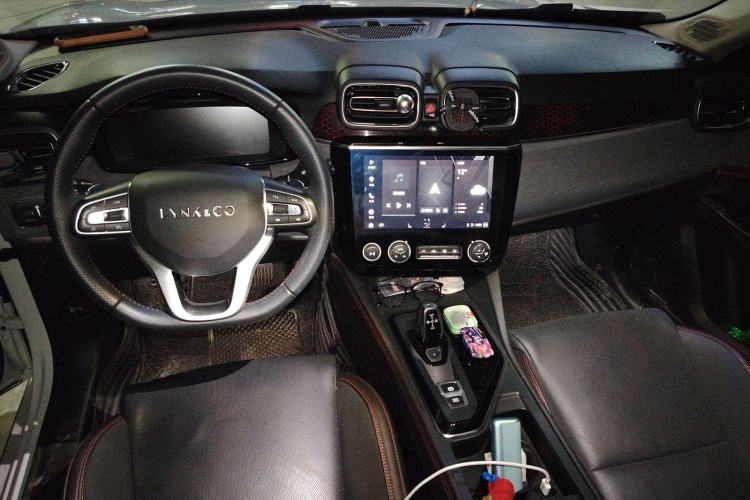 Used Lynk & Co 02 2019 1.5T DCT Two-Wheel Drive Pro Edition China VI Standard Center Console