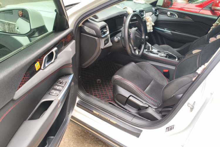 Used Lynk & Co 02 2019 High-Energy Edition 2.0T Automatic Two-Wheel Drive Rugged Version China VI Standard Driver Seat