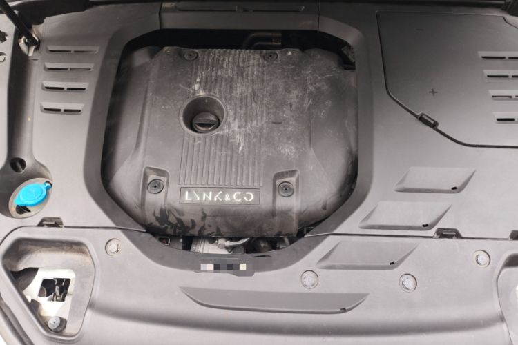 Used Lynk & Co 02 2019 High-Energy Edition 2.0T Automatic Two-Wheel Drive Rugged Version China VI Standard Engine Bay
