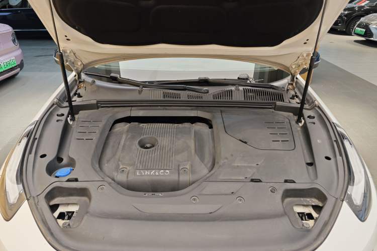 Used Lynk & Co 02 2019 High-Energy Edition 2.0T Automatic Two-Wheel Drive Pro Version China VI Standard Engine Bay