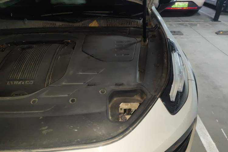 Used Lynk & Co 02 2019 1.5T DCT Two-Wheel Drive Pro Edition China VI Standard Engine Bay Left