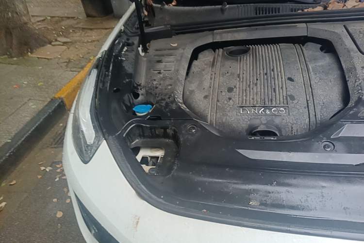 Used Lynk & Co 02 2019 1.5T DCT Two-Wheel Drive Sporty Version China VI Standard Engine Bay Right