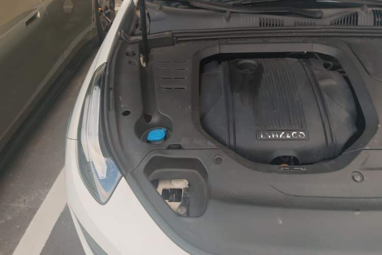 Used Lynk & Co 02 2019 1.5T DCT Two-Wheel Drive Sporty Version China VI Standard Engine Bay Right