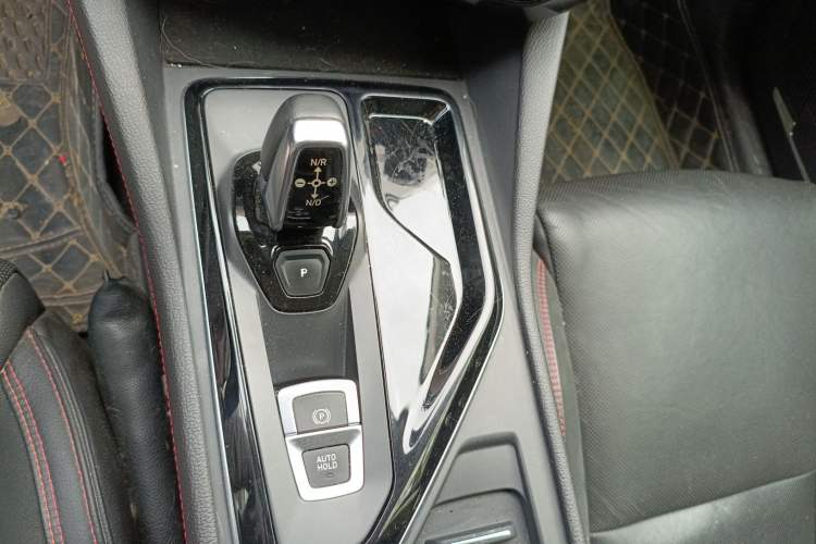 Used Lynk & Co 02 2019 High-Energy Edition 2.0T Automatic Two-Wheel Drive Pro Version China VI Standard Gear Lever