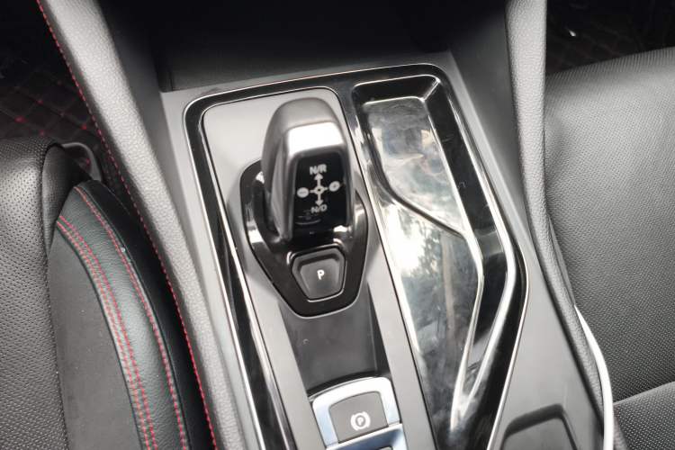 Used Lynk & Co 02 2019 High-Energy Edition 2.0T Automatic Two-Wheel Drive Rugged Version China VI Standard Gear Lever
