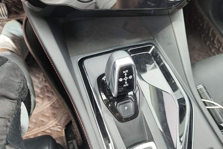 Used Lynk & Co 02 2019 1.5T DCT Two-Wheel Drive Pro Edition China VI Standard Gear Lever