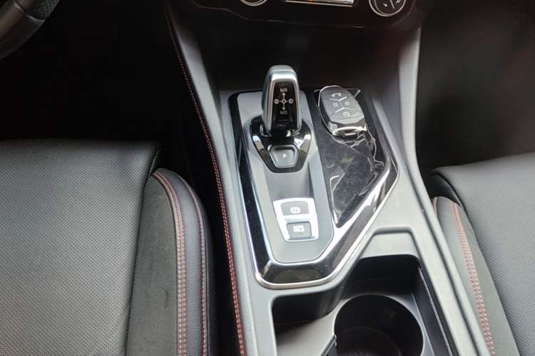 Used Lynk & Co 02 2019 1.5T DCT Two-Wheel Drive Pro Edition China VI Standard Gear Lever