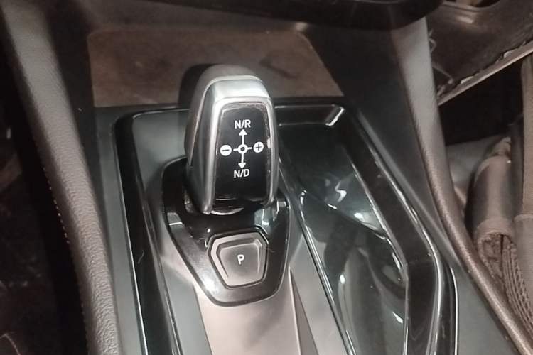 Used Lynk & Co 02 2019 1.5T DCT Two-Wheel Drive Pro Edition China VI Standard Gear Lever