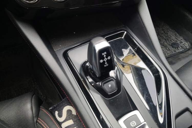 Used Lynk & Co 02 2019 1.5T DCT Two-Wheel Drive Pro Edition China VI Standard Gear Lever